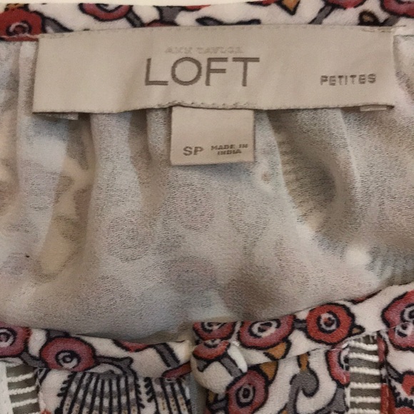 •CLEAR-OUT• 3/18 Loft floral blouse - Picture 4 of 5